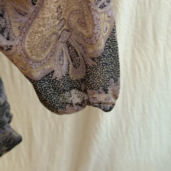 SOLD- NOT AVAILABLE 🔴 INC International Concepts Shades of Blue and Cream Blouse - Picture 4 of 6